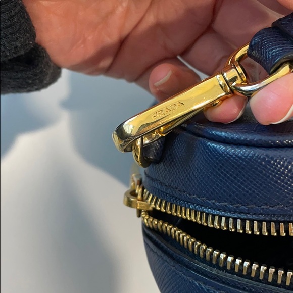 💯% Authentic Prada Navy Saffiano Crossbody Bag - Picture 7 of 13